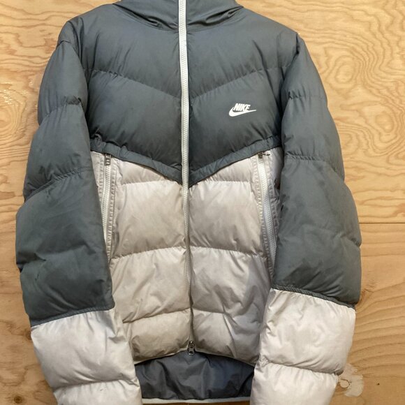Nike Puffer Jacket - Size Small - Picture 2 of 6